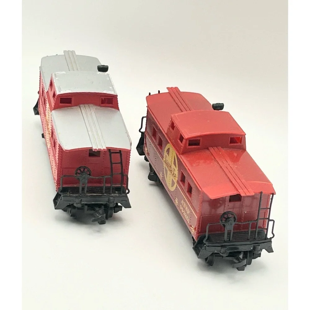 HO Scale Santa Fe ATSF Caboose Lot Of 2 Red Cabooses Freight Train